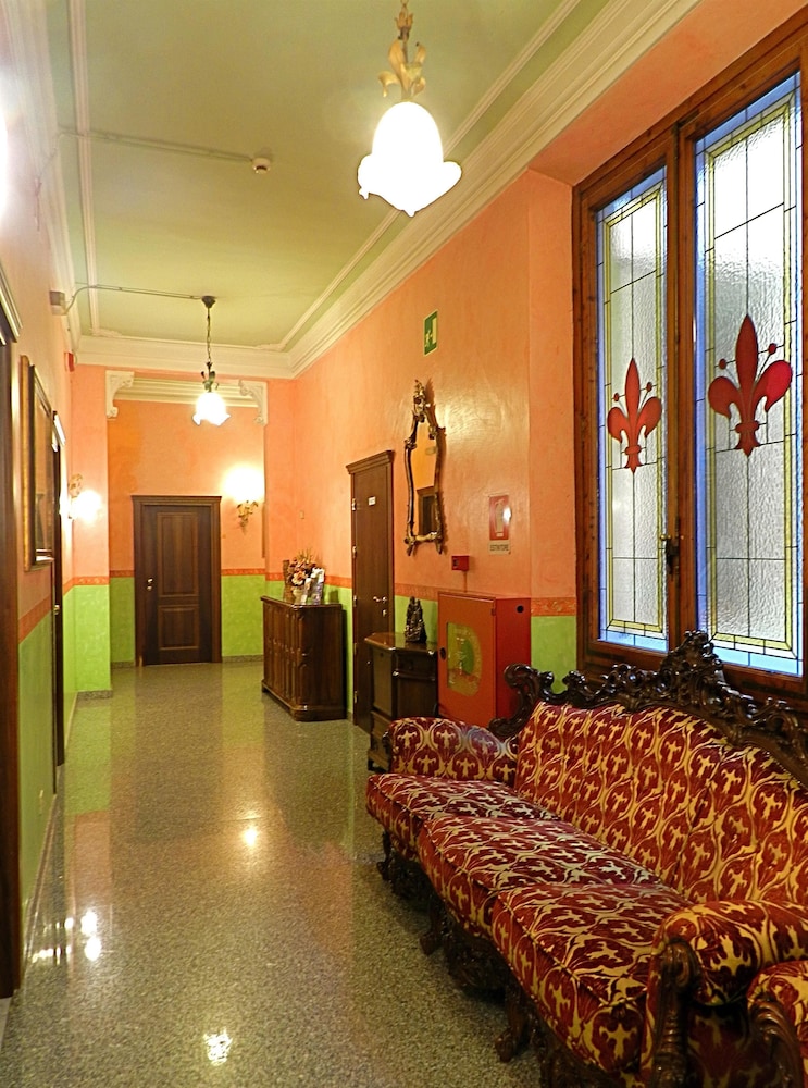 Hotel Desiree 3/62