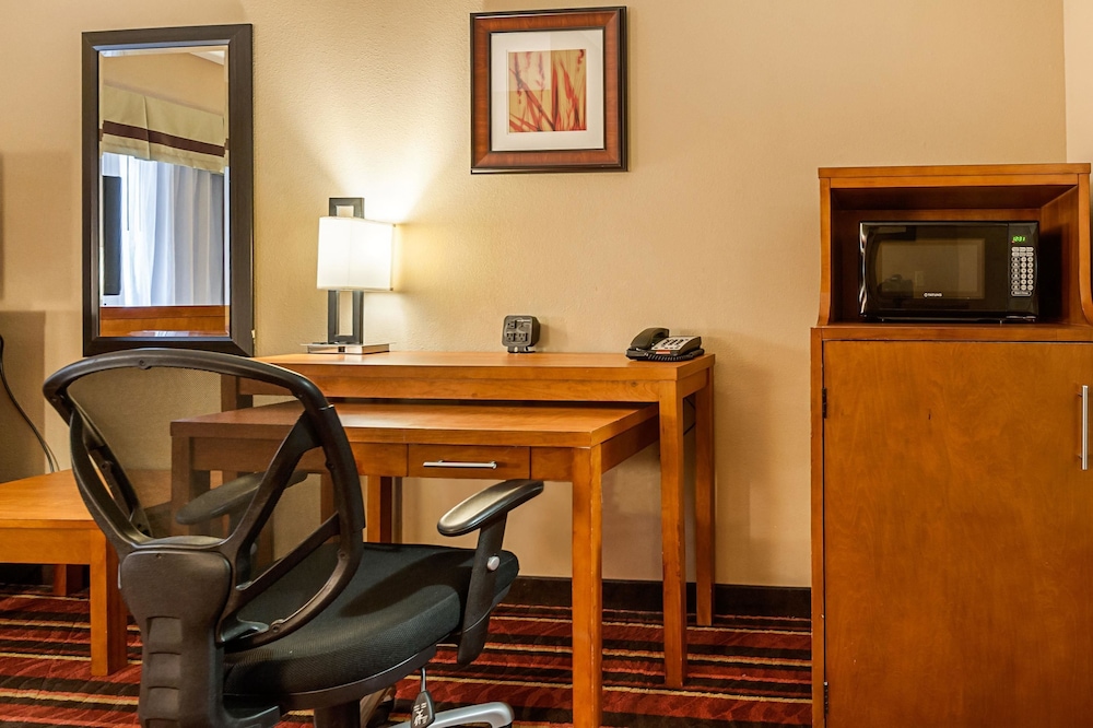 Comfort Suites Sulphur 50/56
