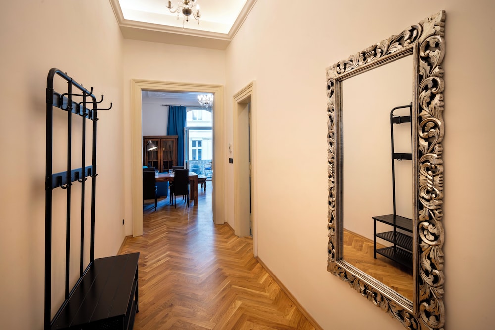 Old Town Aparthotel Michalska 30/75