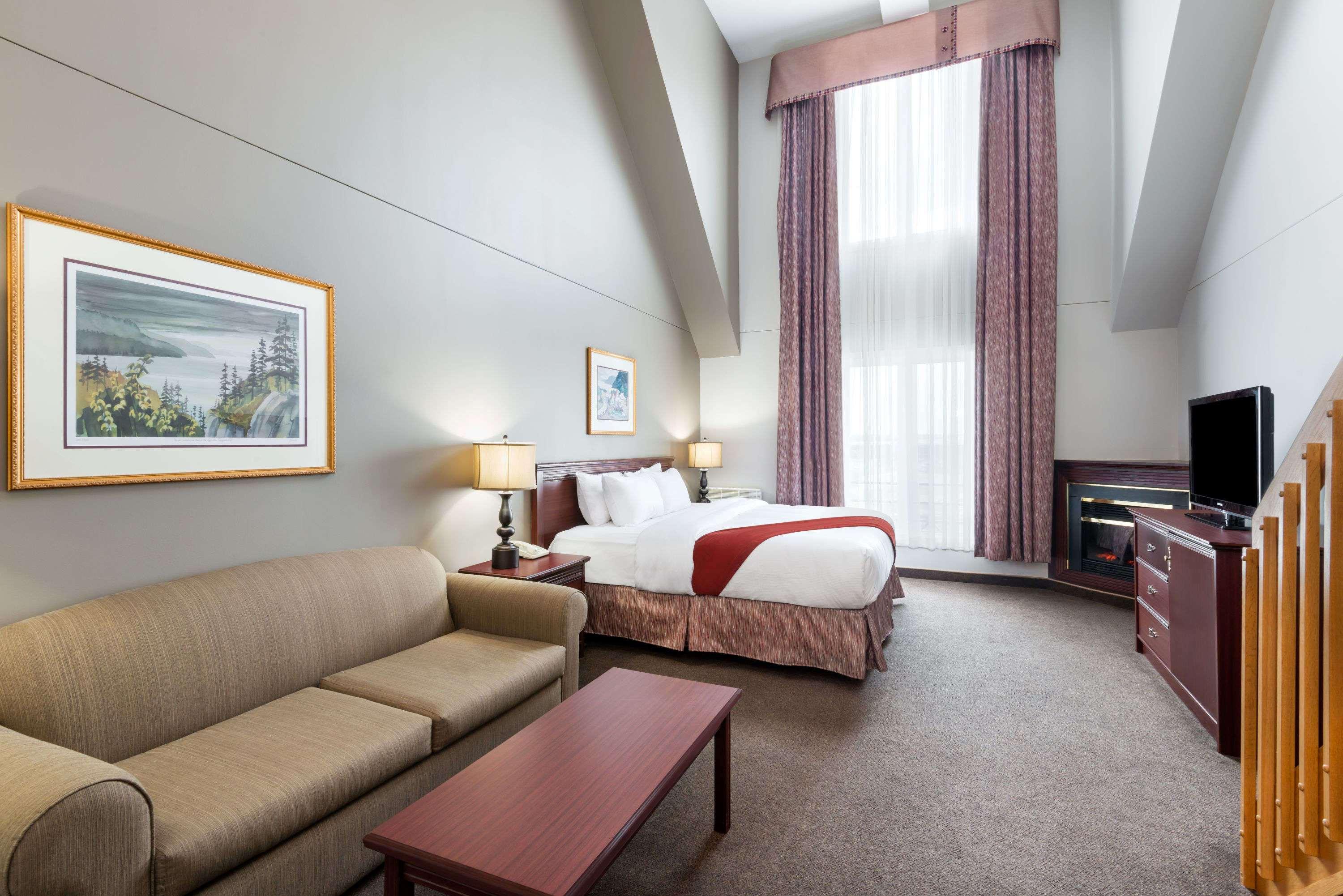Loft, Suite, King and Queen Bed