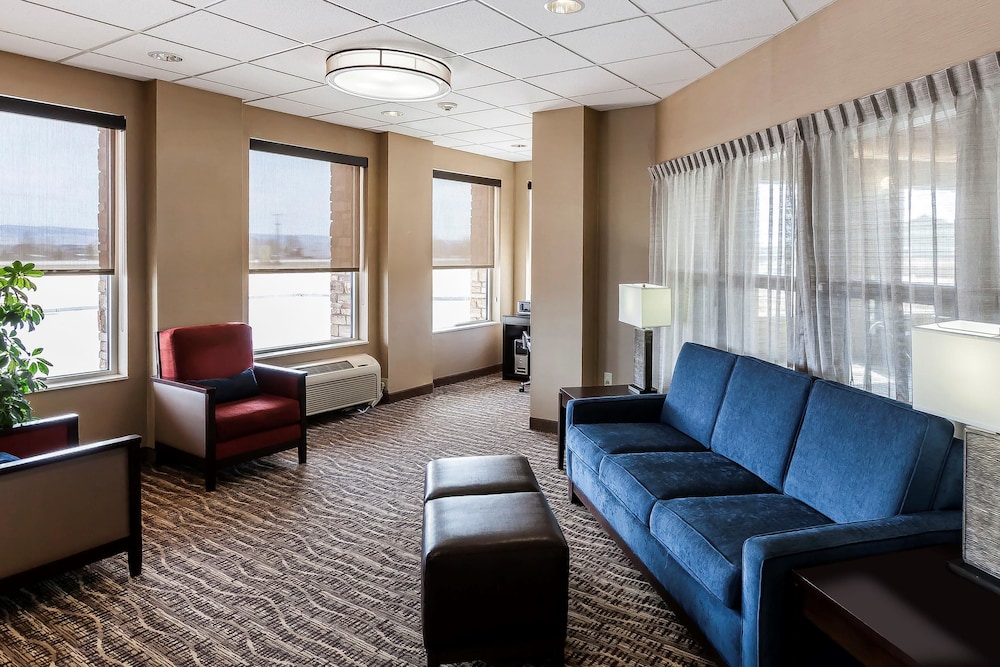 Comfort Inn & Suites Near University Of Wyoming 32/40