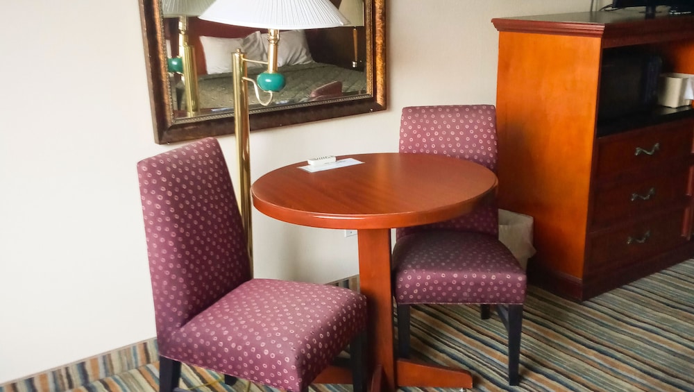 The La Grande Inn 36/48