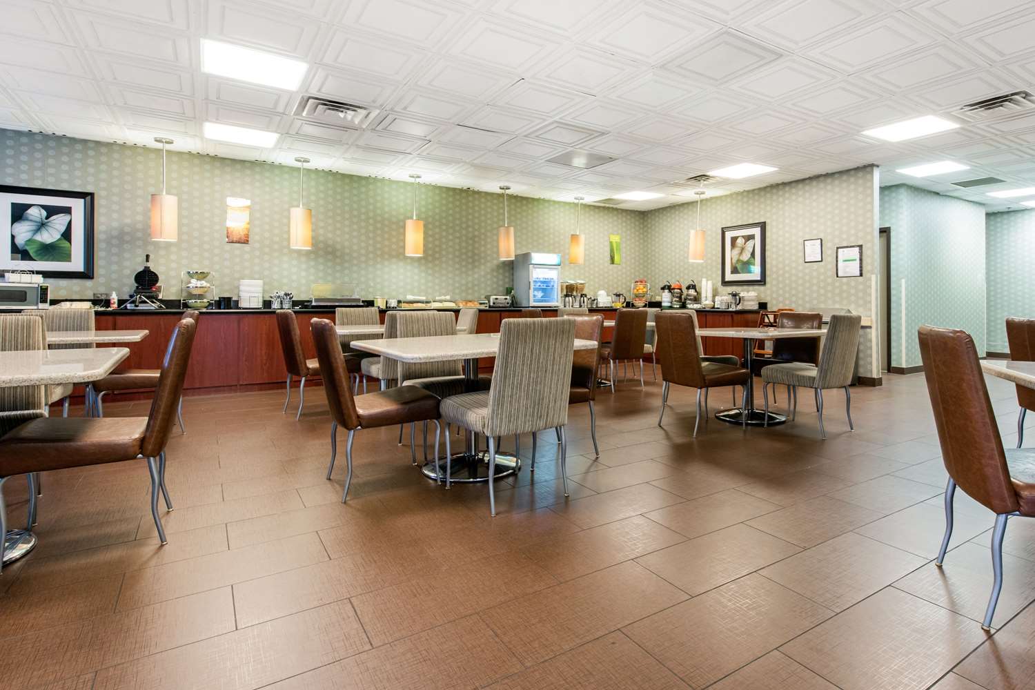 Quality Inn & Suites Charleston - Civic Center 25/28