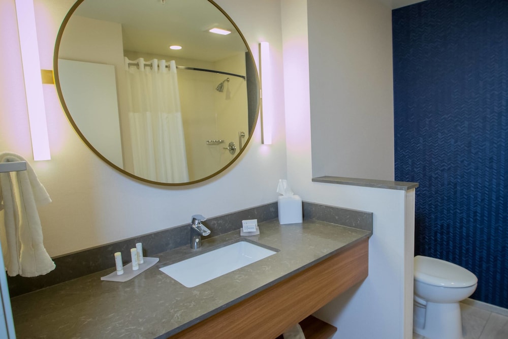 Fairfield Inn & Suites By Marriott Alexandria 4/28