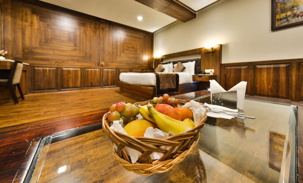 Clarks Inn Srinagar (Ex Hotel Spring Hills) 44/50