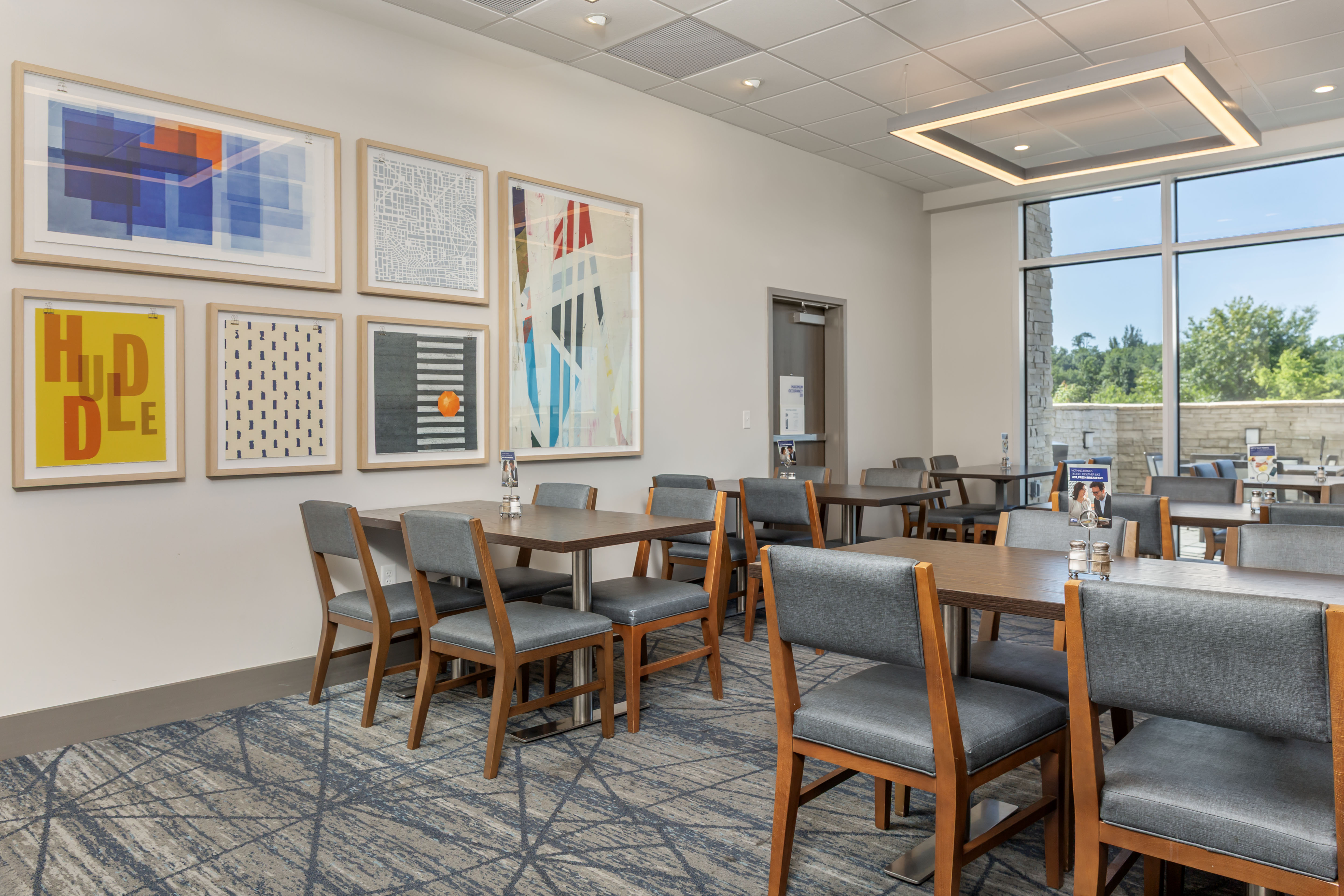 Holiday Inn Express and Suites Dry Ridge 48/63