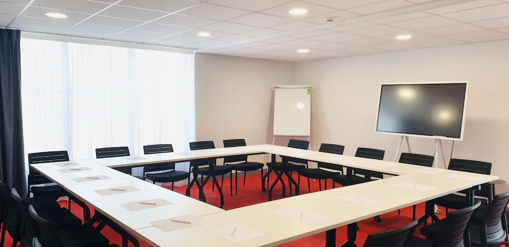 Sure Hotel By Best Western Les Portes De Montauban 36/41