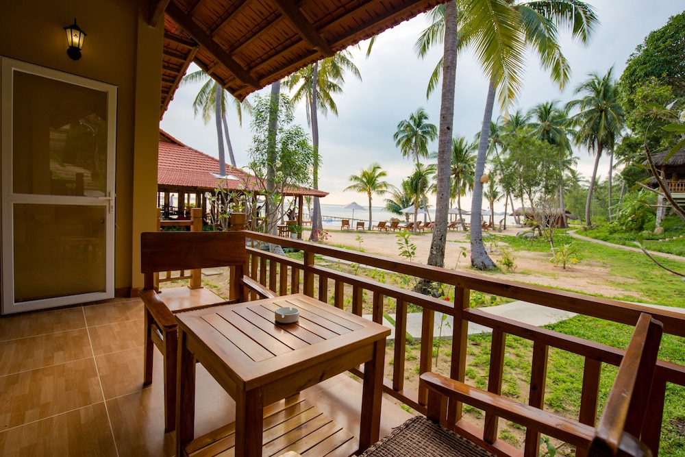Mango Beach Resort 36/50
