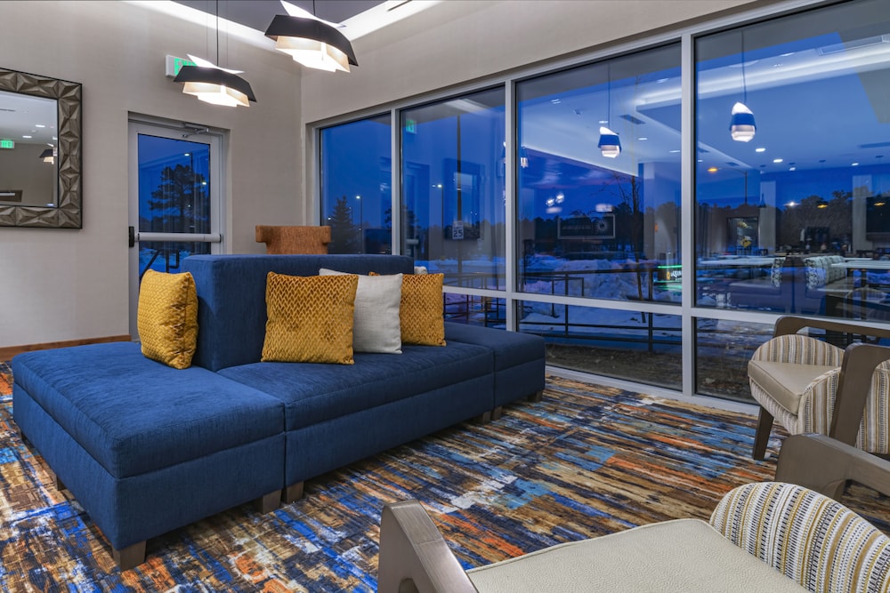 La Quinta Inn Suites By Wyndham Flagstaff East I 40 7/49