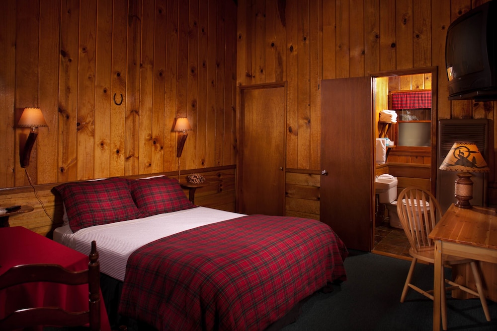 Idyllwild Bunkhouse 17/46