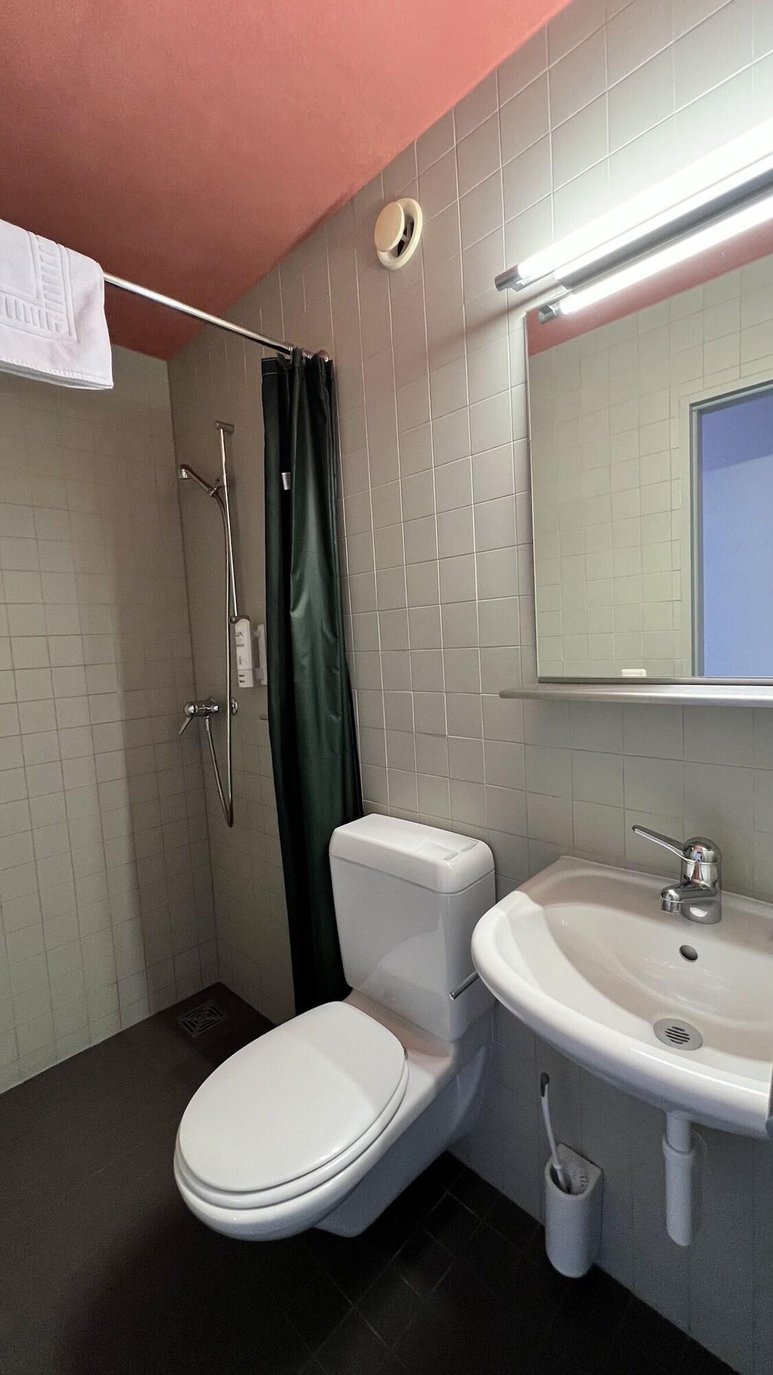 Standard, Sextuple, Private Bathroom
