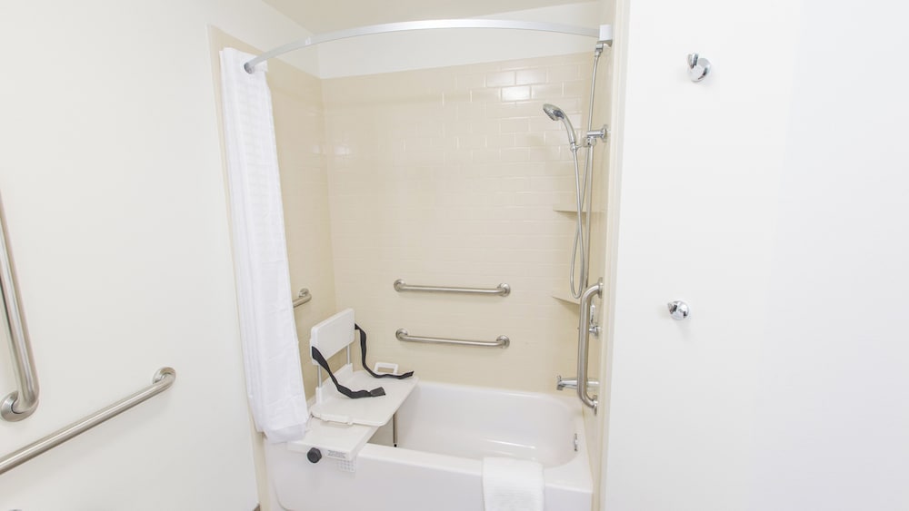 جناح بسرير كينج بغرفة نوم واحدة لذوي الإعاقة، CANDLEWOOD SUITES OVERLAND PARK 3/4