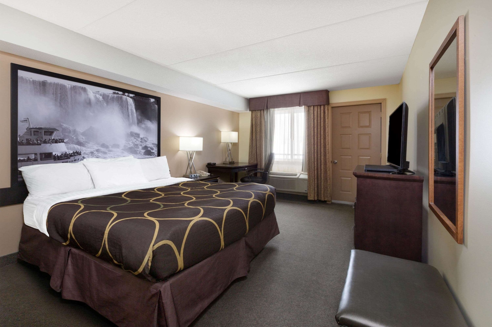 ROOM, KING BED