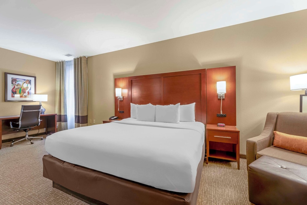 UPGRADE, BUSINESS, SUITE, KING BED, SOFA