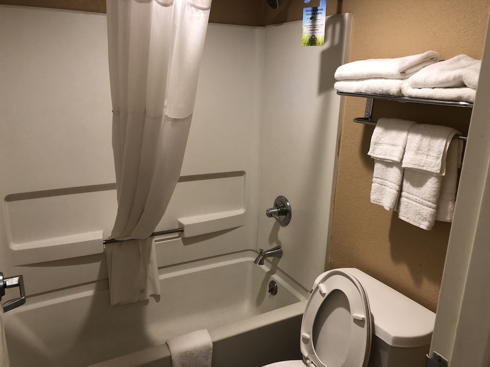 Days Inn By Wyndham Columbus 48/54