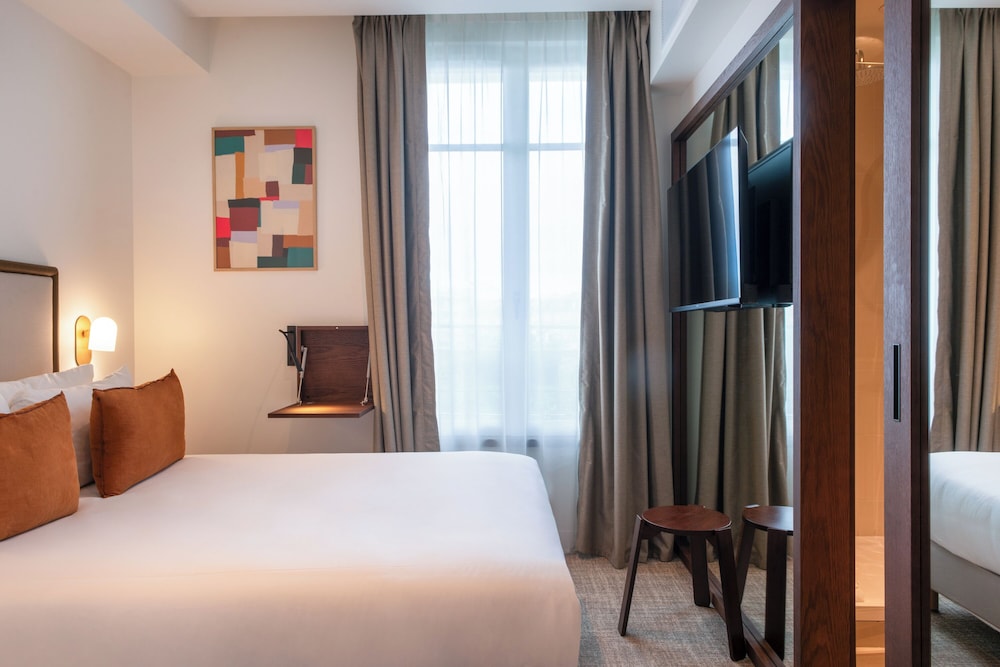 Superior, Double Bed, Hotel Lampika 2/3