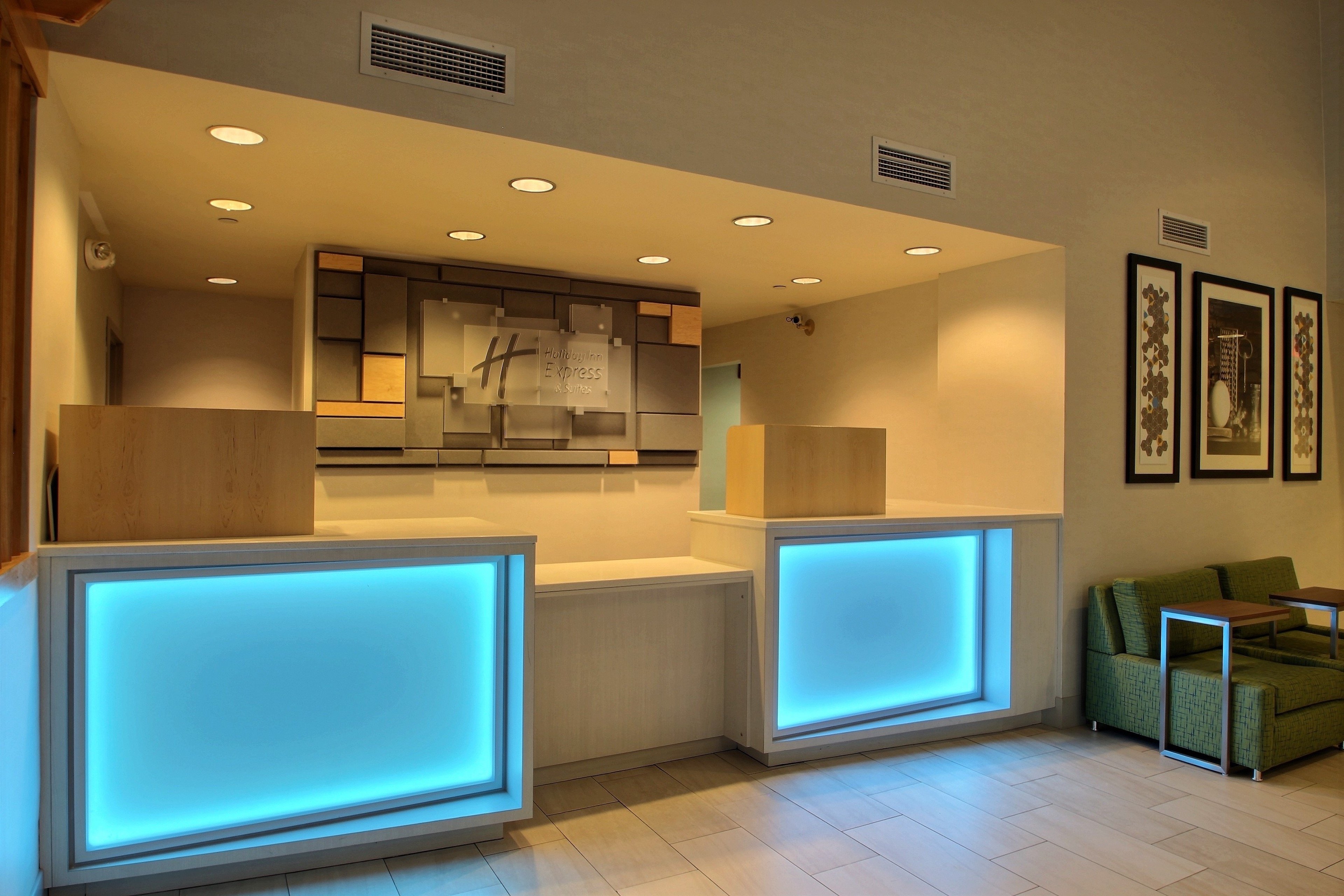 Holiday Inn Express Hotel And Suites Milwaukee Airport 2/74