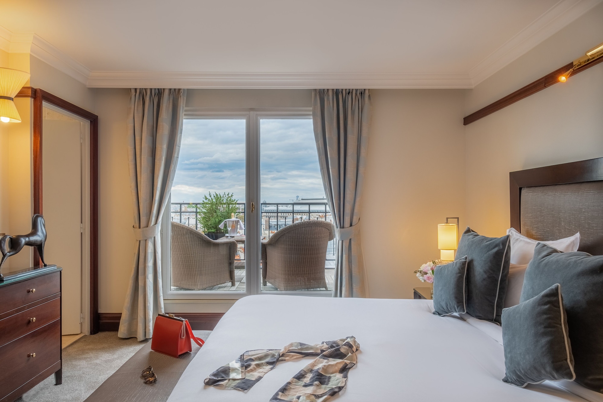 2 BEDROOMS, SUITE, PANORAMIC TERRACE