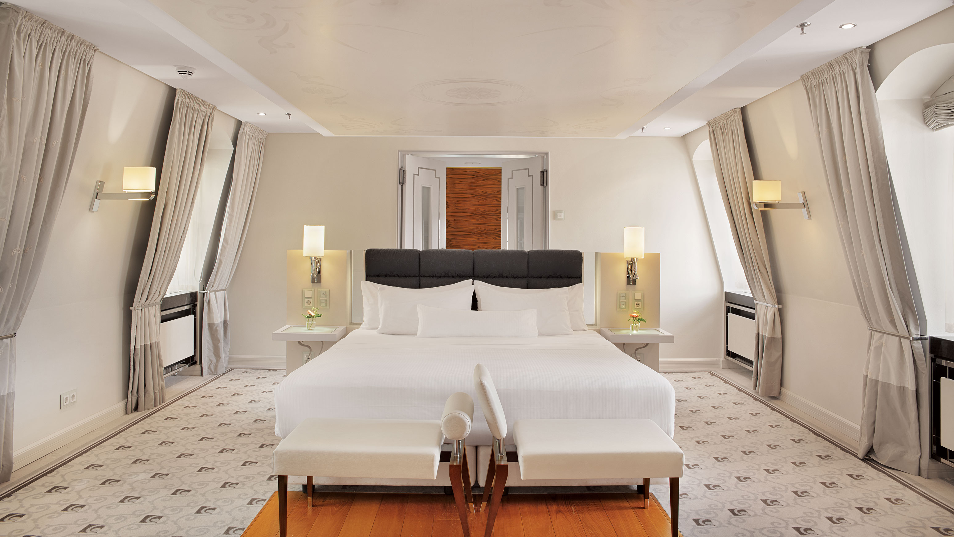 Deluxe, Suite