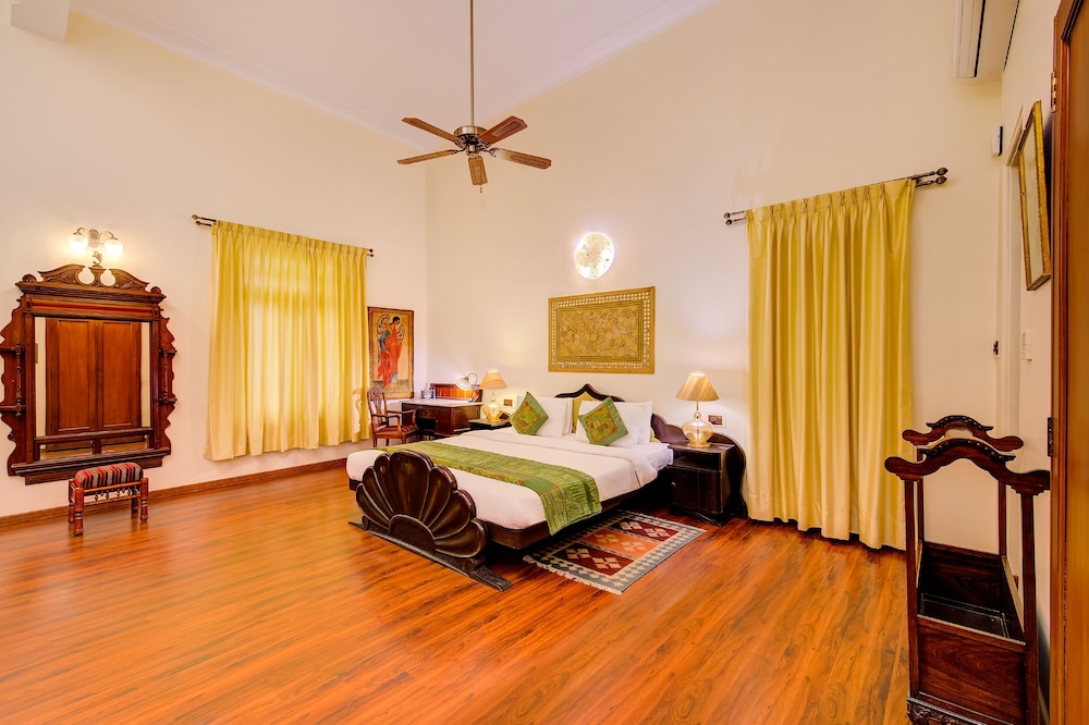 Suite, King Bed