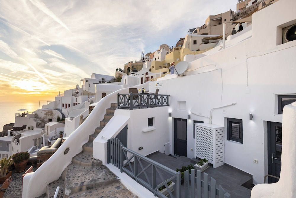 White Side Suites 37/50