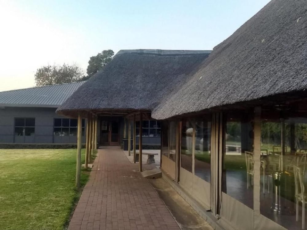 Outlook Lodge OR Tambo 32/35