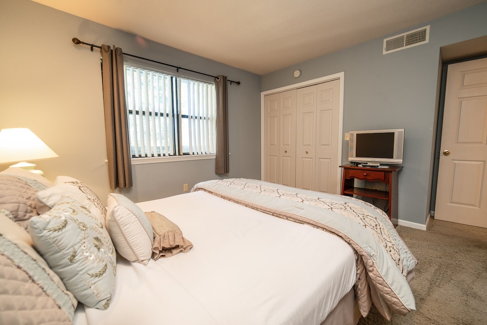 Pointe Royale Condominium Resort & Golf Course 6/81