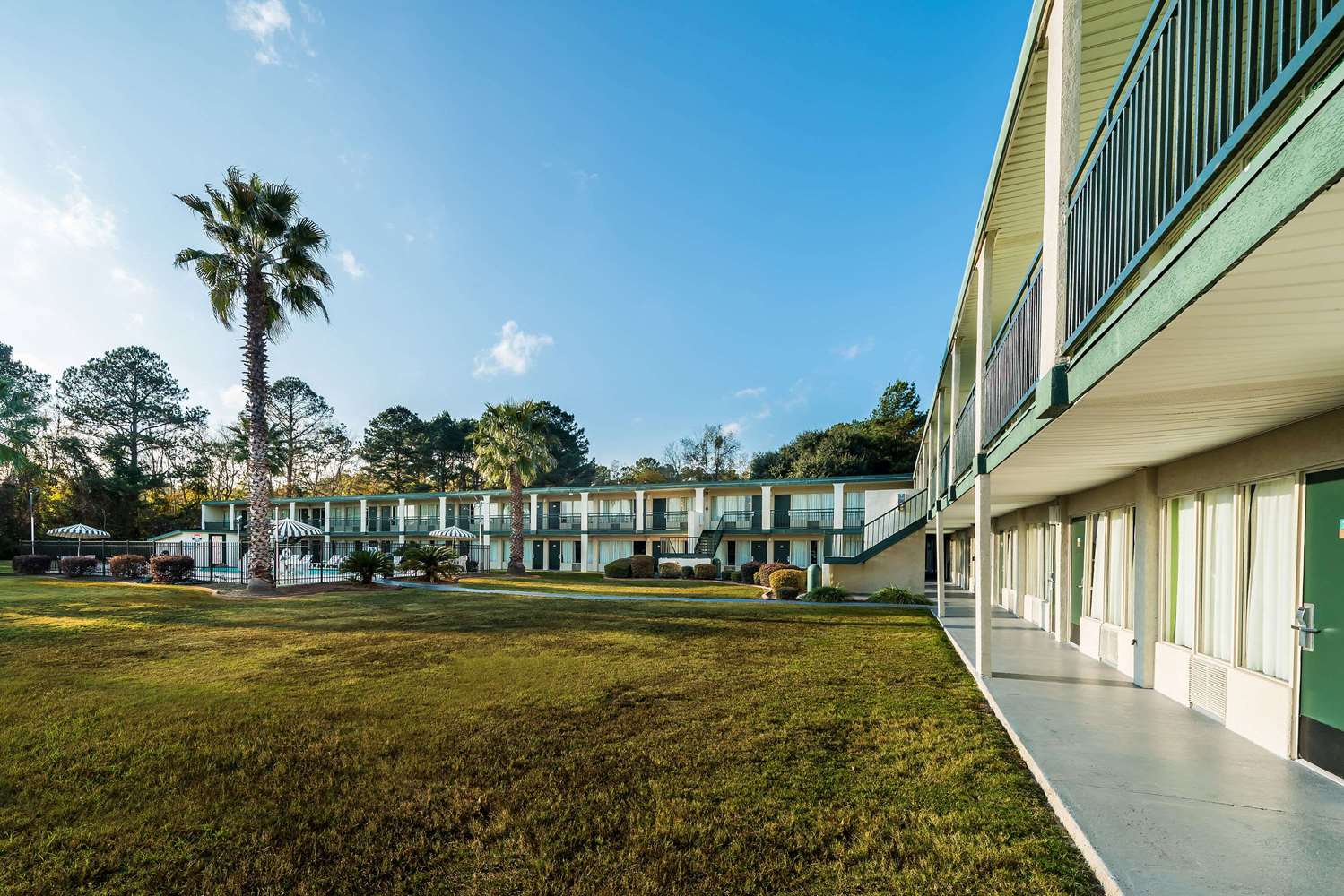 Days Inn by Wyndham Richmond Hill/Savannah 16/17