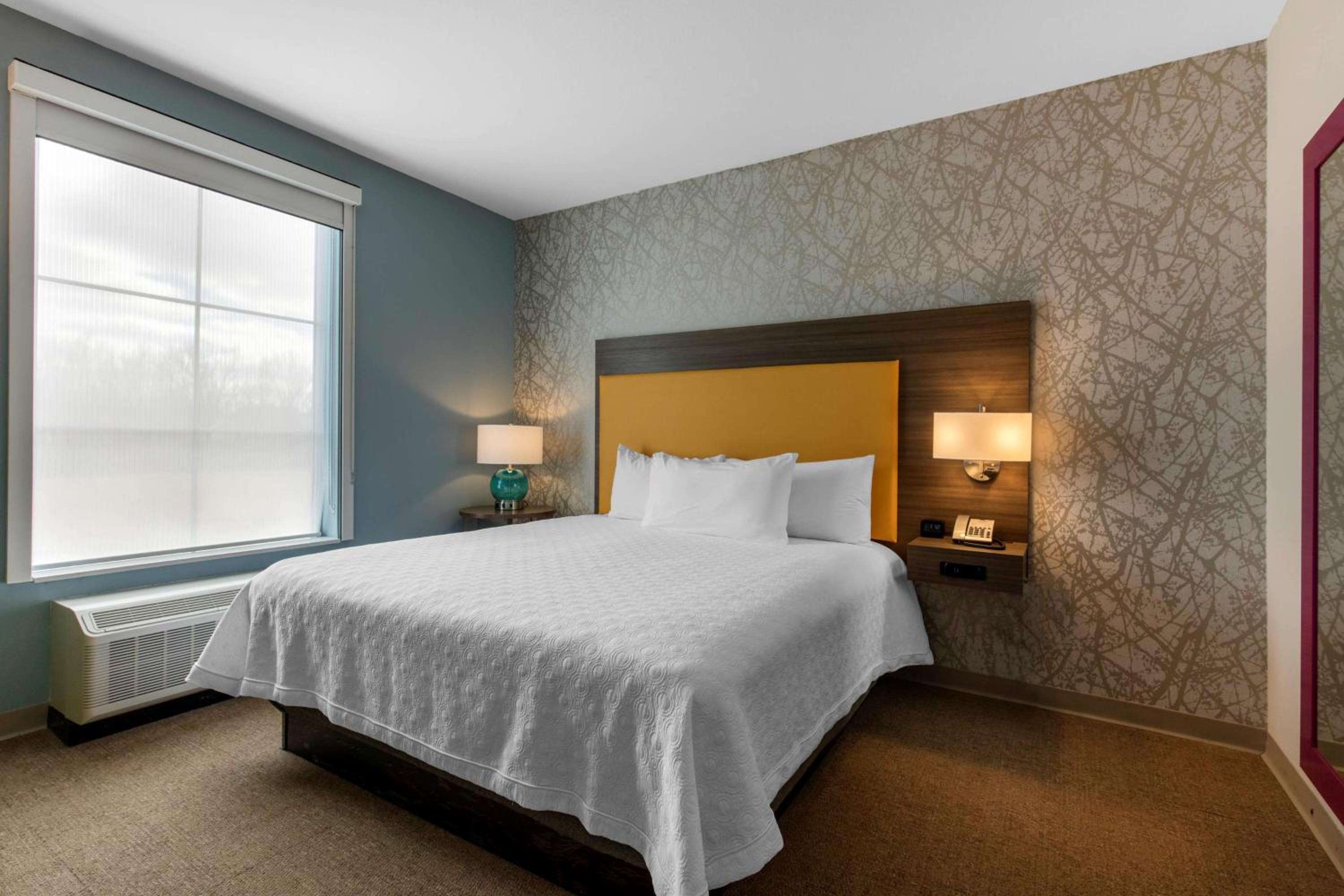 1 Bedroom, Suite, King Bed, Sofa