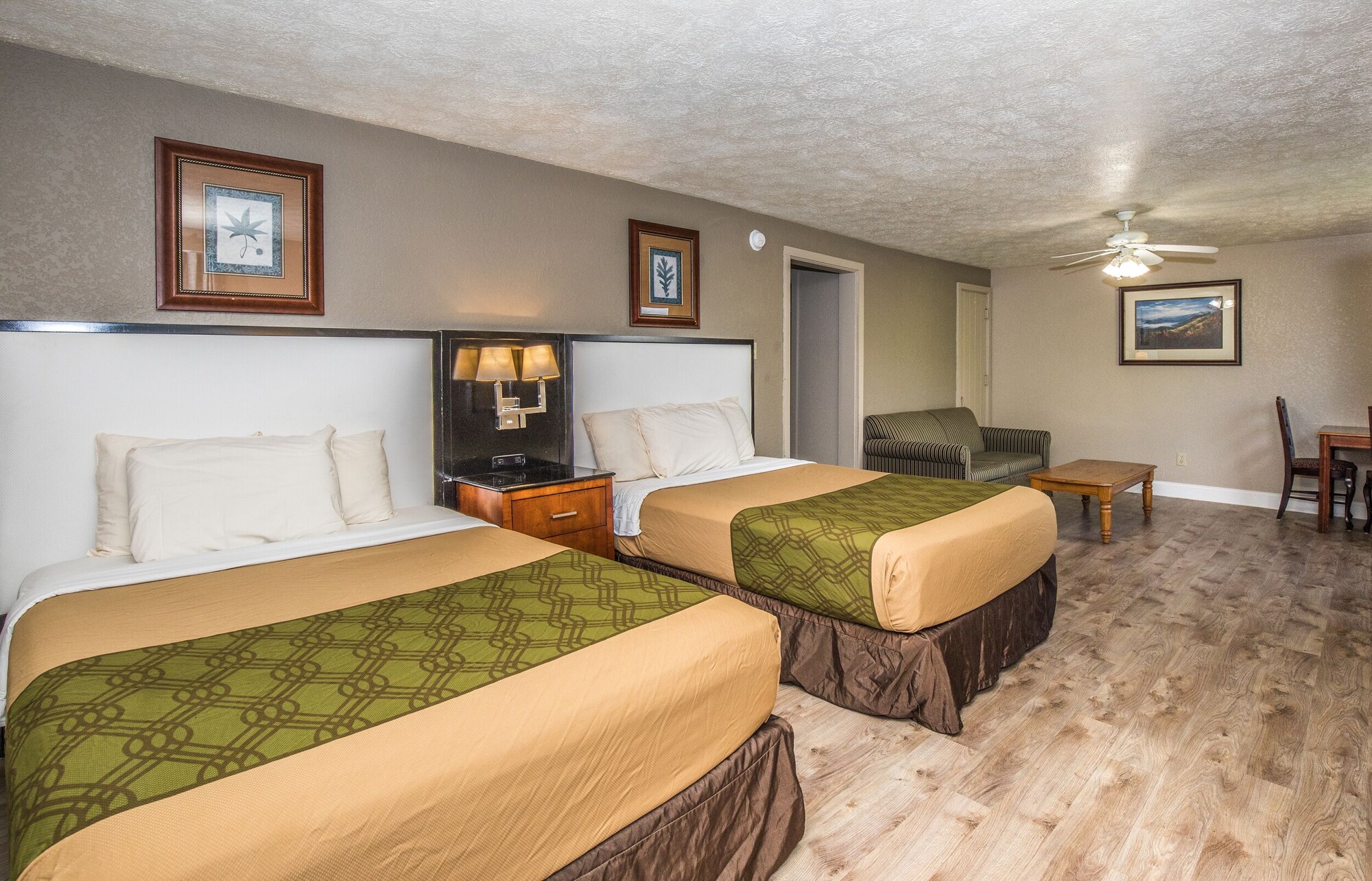 ROOM, 2 DOUBLE BEDS