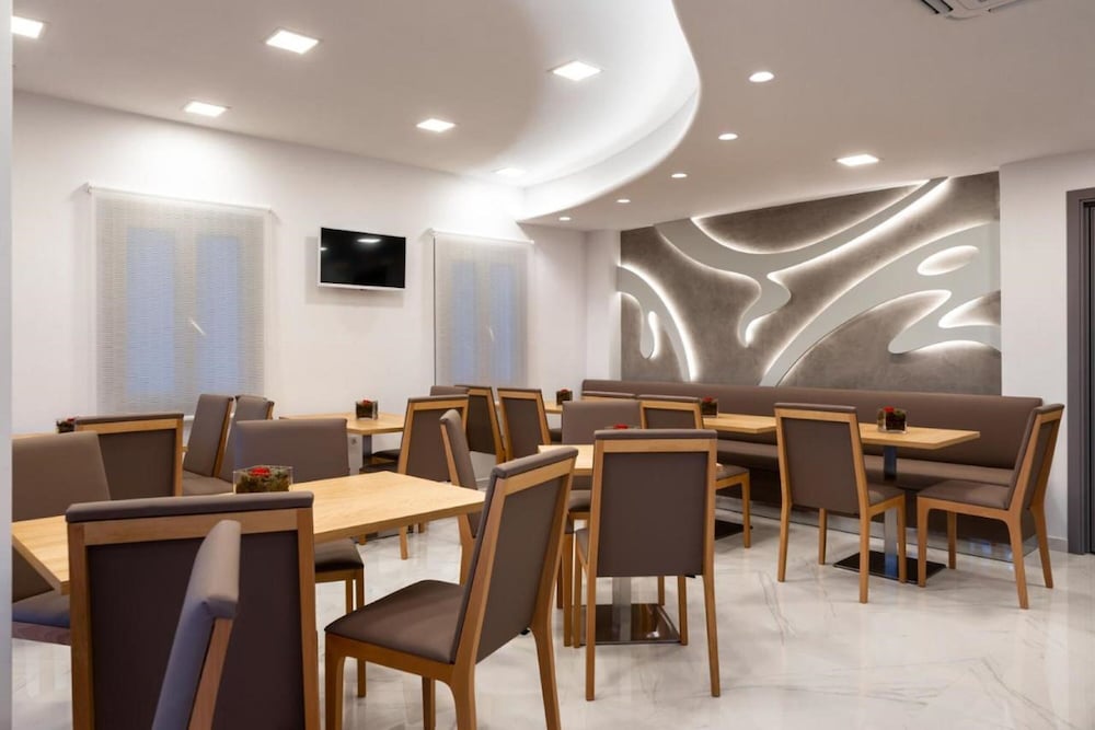Deluxe Hotel Santorini 50/63