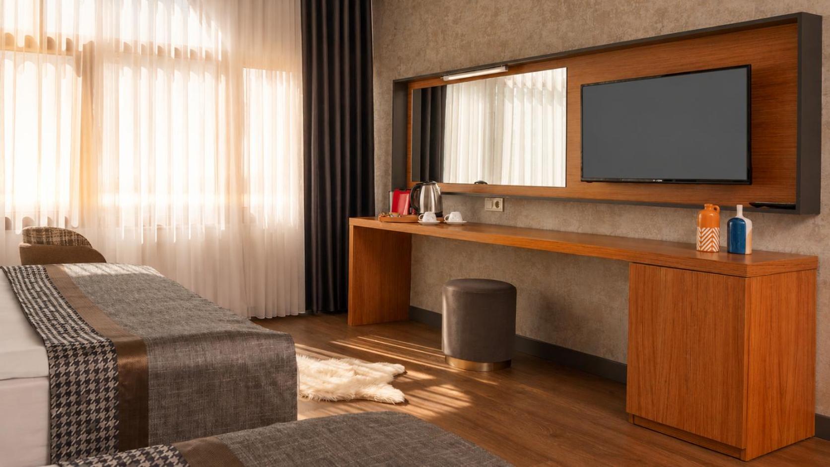Qinn Hotels 41/50