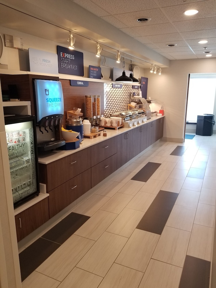 Holiday Inn Express Bethlehem Airport Allentown Area 11/80