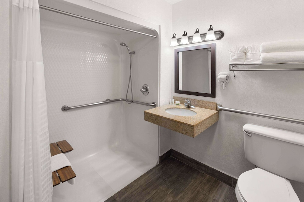 SYLO Hotel Denver Airport, a Ramada by Wyndham 54/57