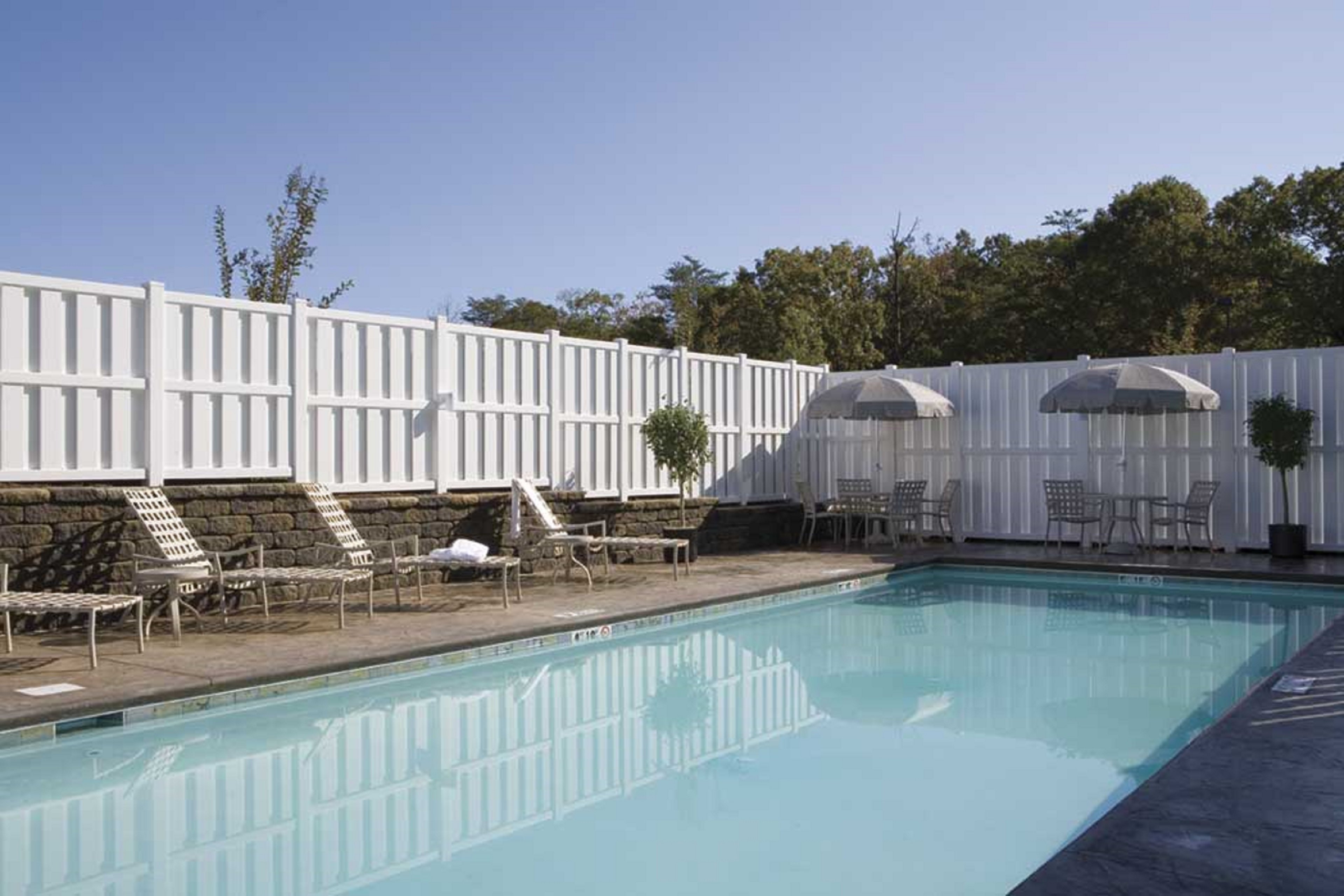 HOLIDAY INN EXPRESS & SUITES CHARLOTTESVILLE - RUCKERSVILLE 33/54