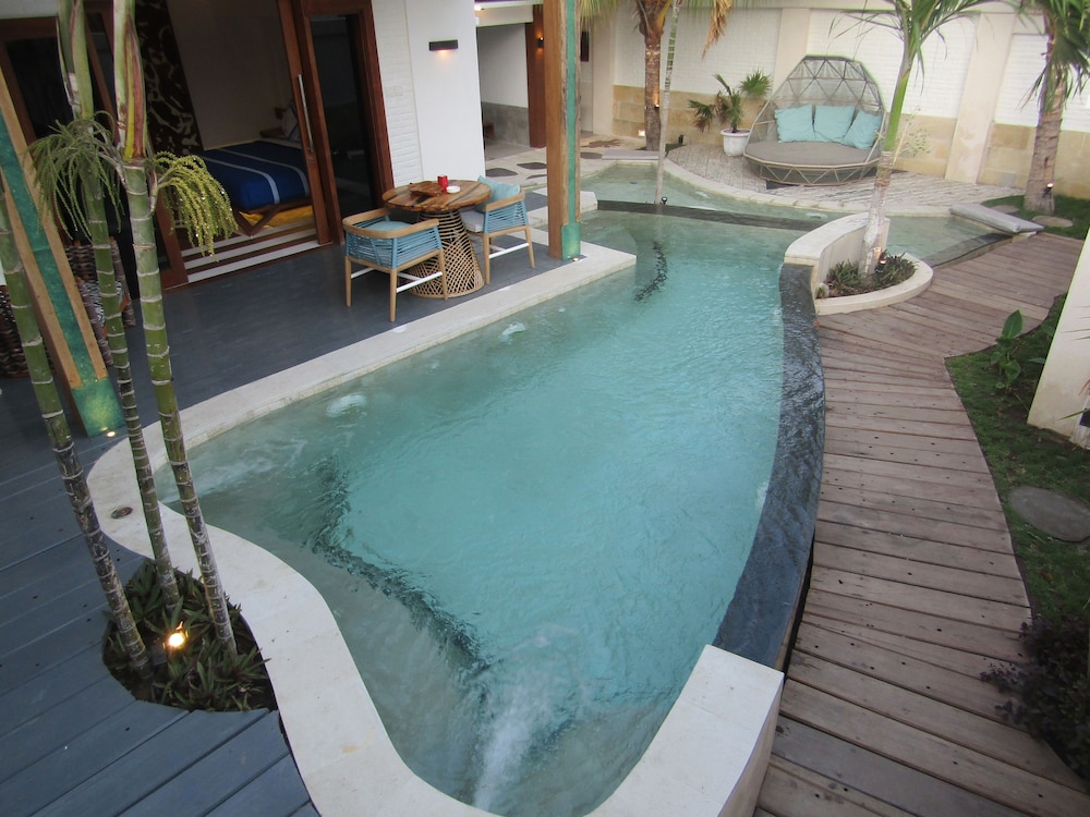 The White Key Luxury Villas 37/39