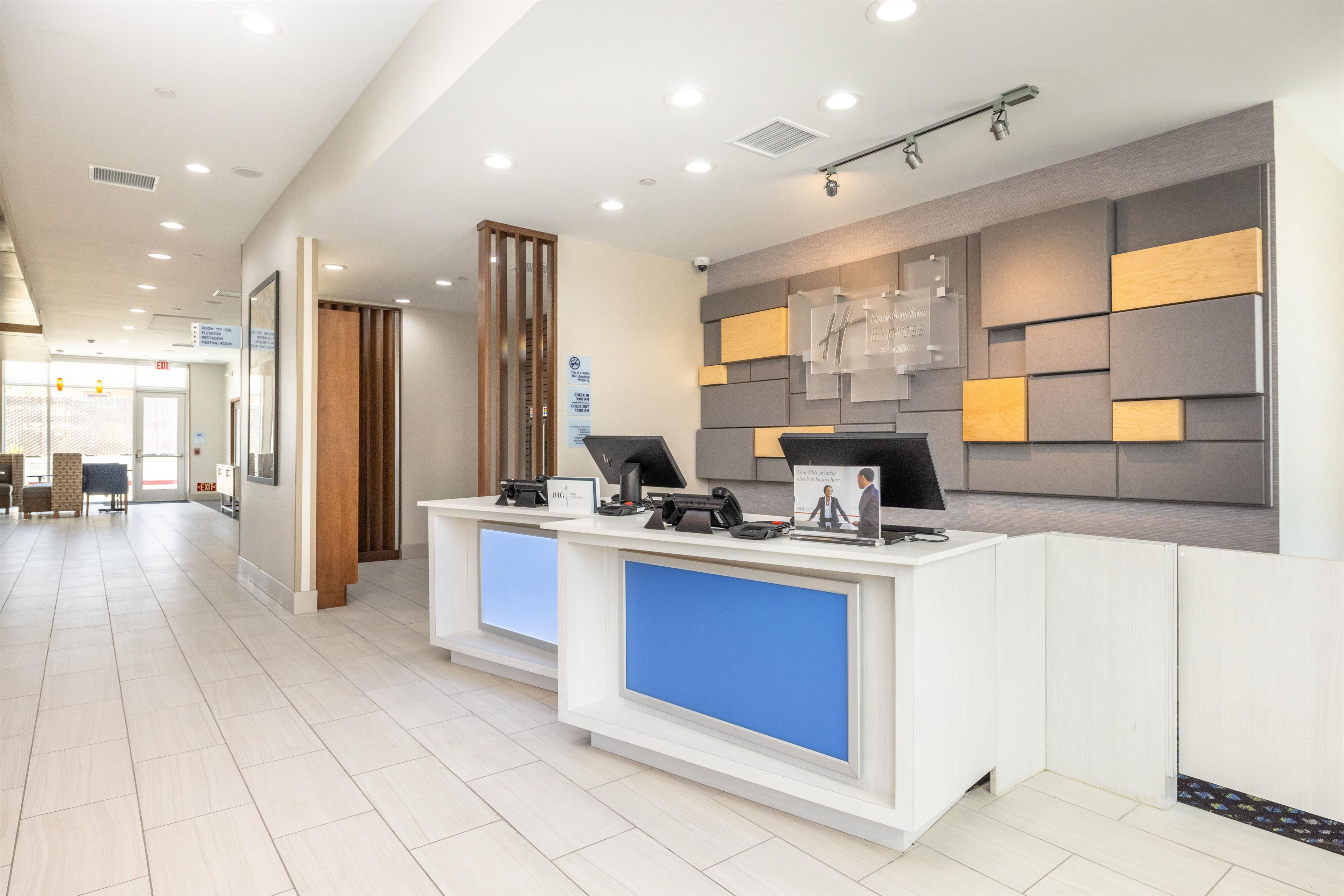 HOLIDAY INN EXPRESS AND SUITES SAN JOSE SILICON VALLEY 12/64