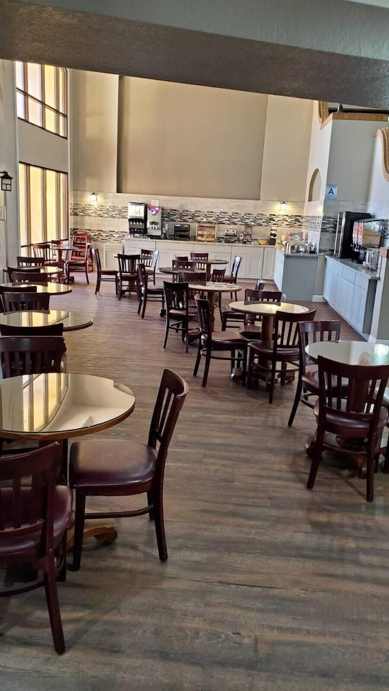 Ramada By Wyndham Barstow 22/36