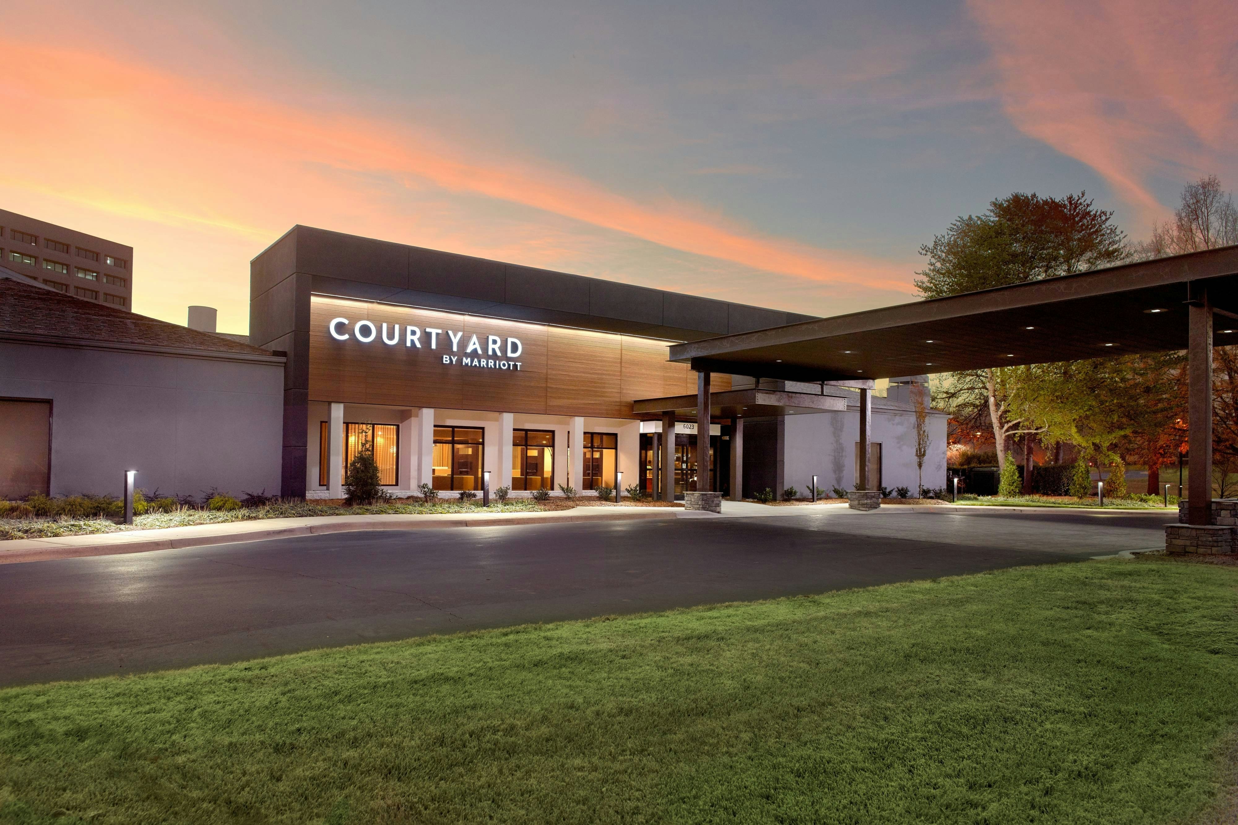 Courtyard Charlotte Southpark 13/13