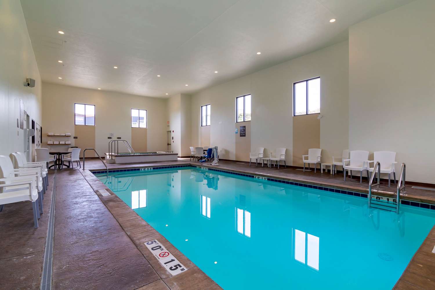 Comfort Inn & Suites Mandan - Bismarck 14/14