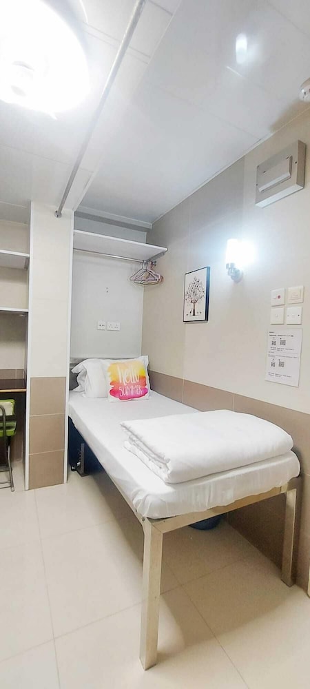 Apple Hostel 11/50