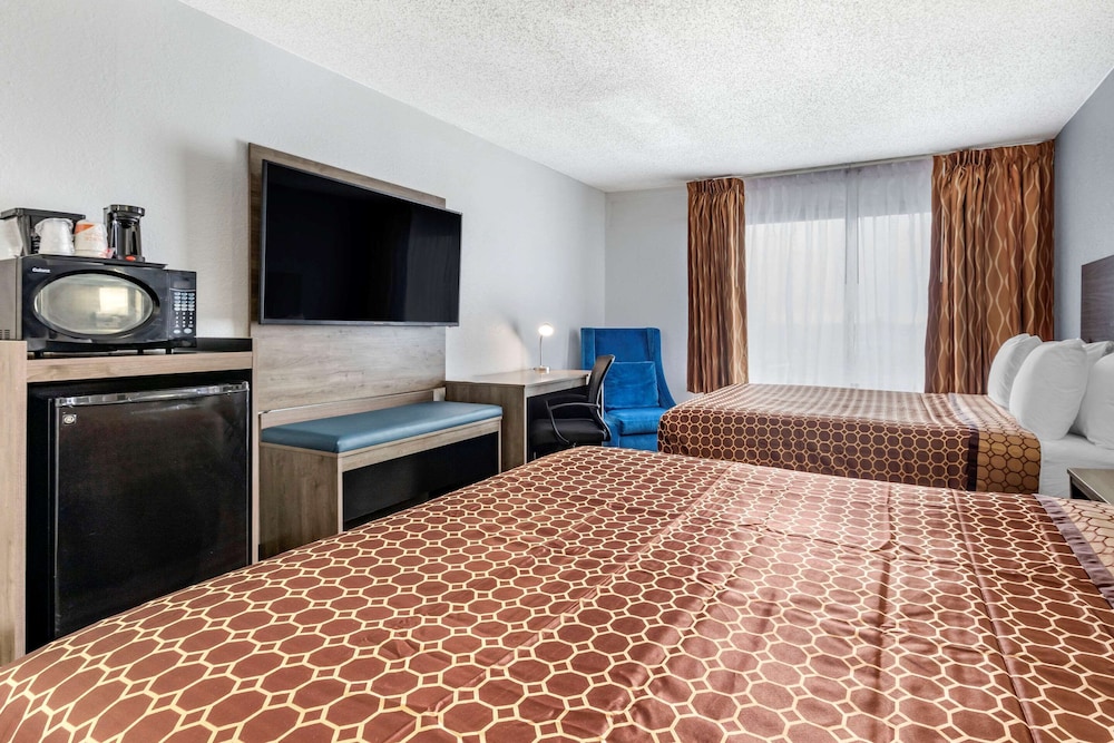 Efficiency, Basic, 2 Queen Beds، Quality Inn and Suites Sulphur Springs TX 3/4