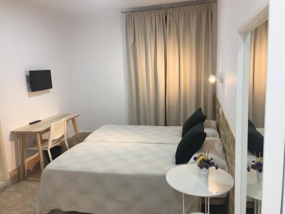 Residencia Cardona 10/57