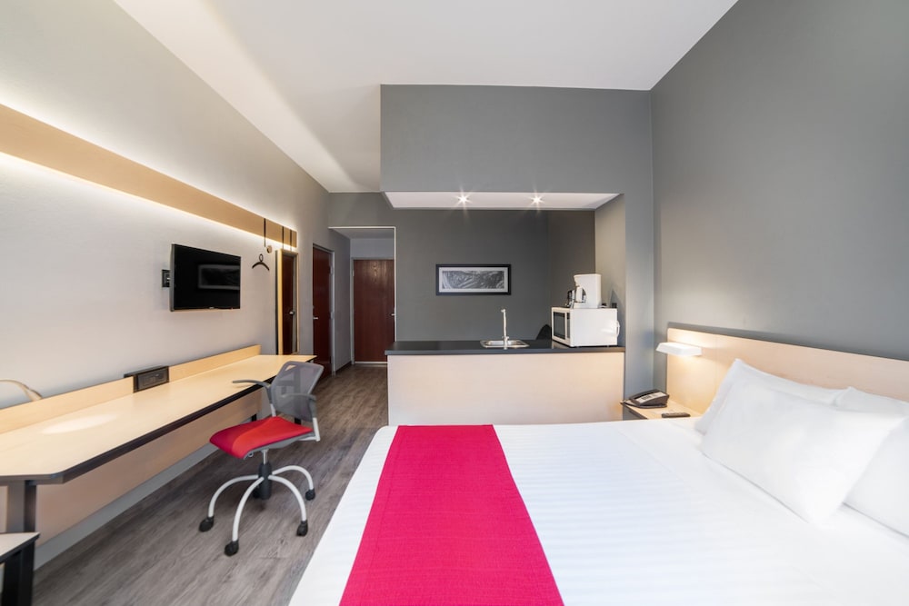 جناح بسرير كوين مع أريكة، City Express by Marriott Puebla Centro 3/4