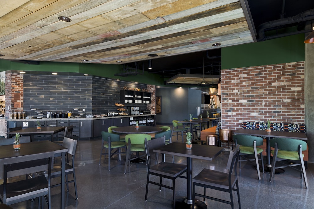 Oxford Suites Paso Robles 38/54
