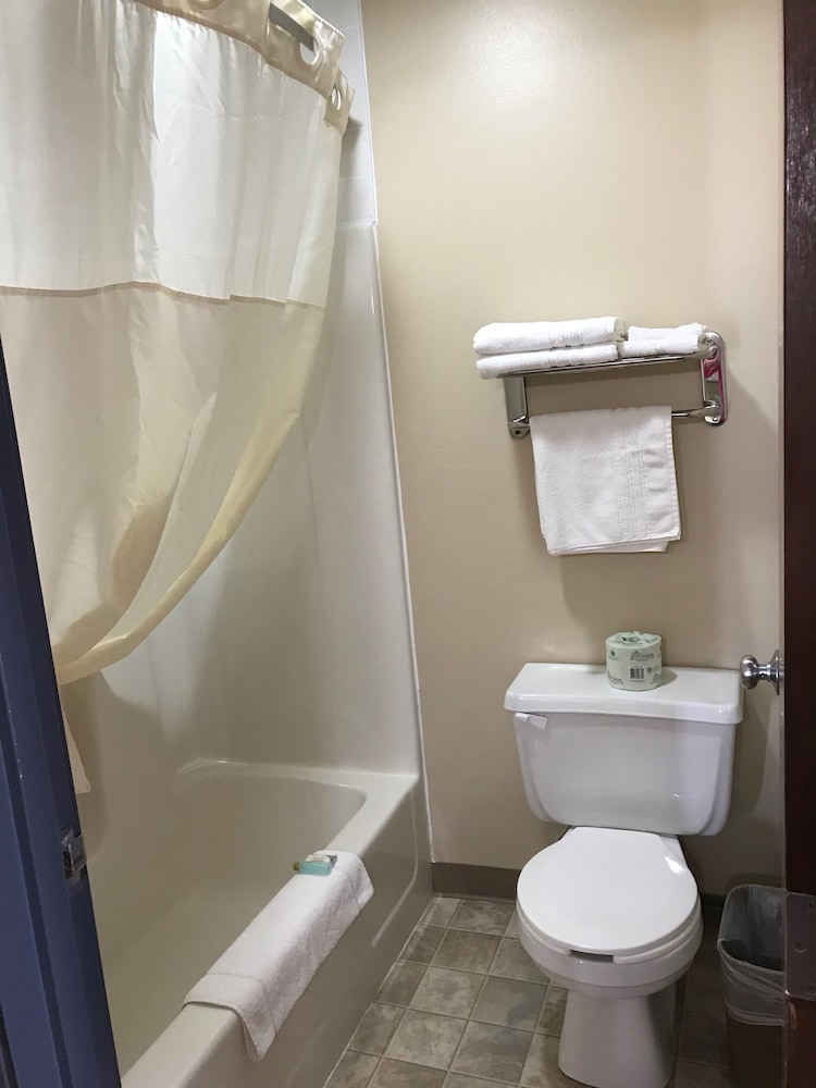 Heartland Hotel And Suites 10/62