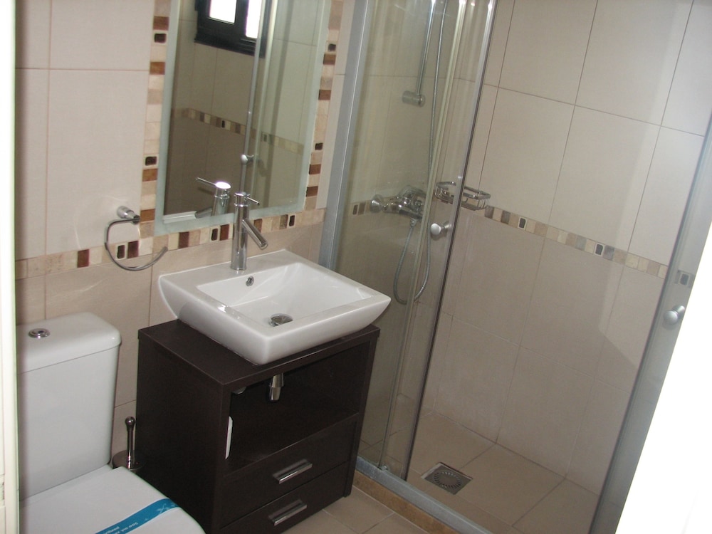 Hill View Hotel Apartments 50/50