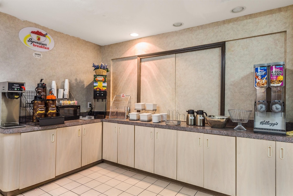 Super 8 by Wyndham Garland North Dallas Area 6/29