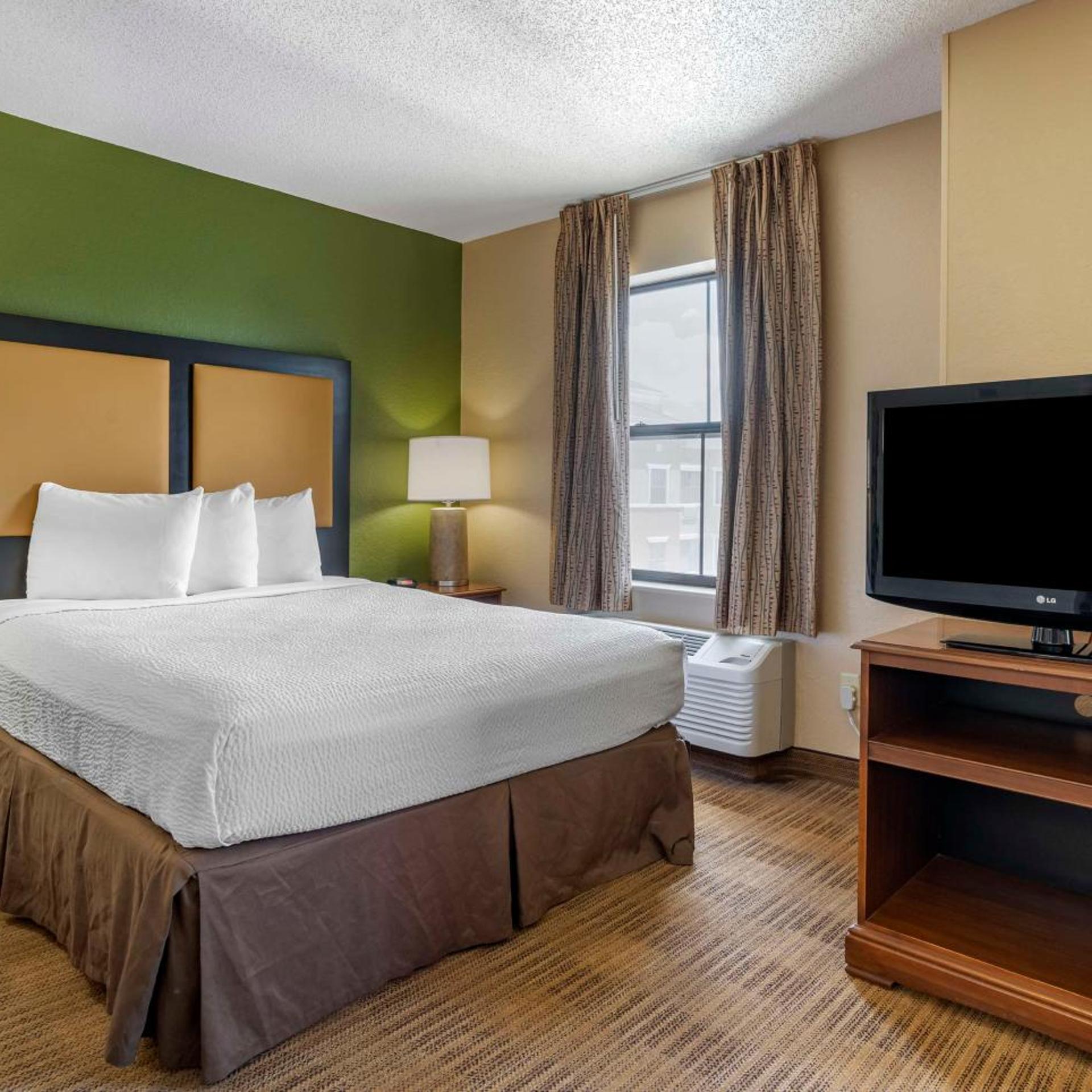 Deluxe, Studio, Queen Bed