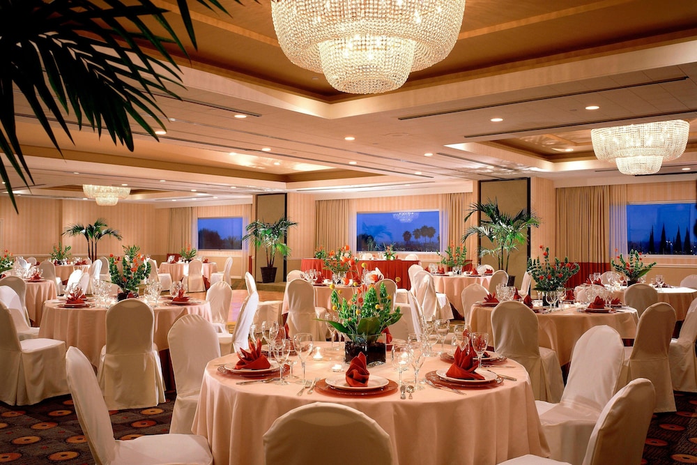 Courtyard By Marriott Los Angeles Sherman Oaks 24/34